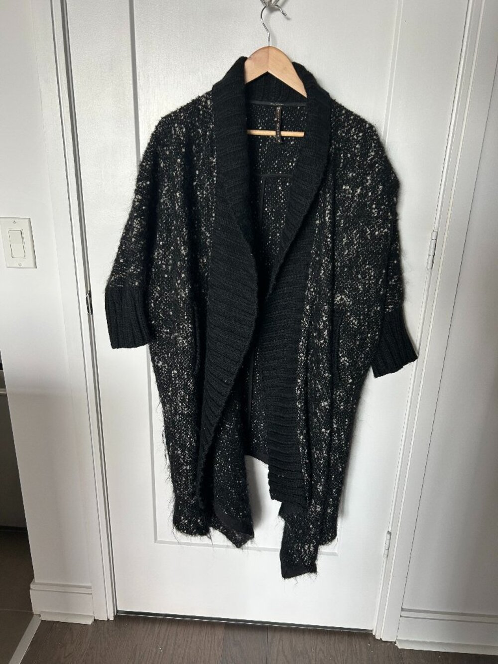 Sweater Jacket, black & white bouclé - Manila Grace